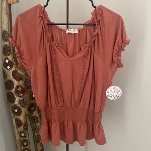 NEW Francesca’s short sleeve top/blouse. Size Large.